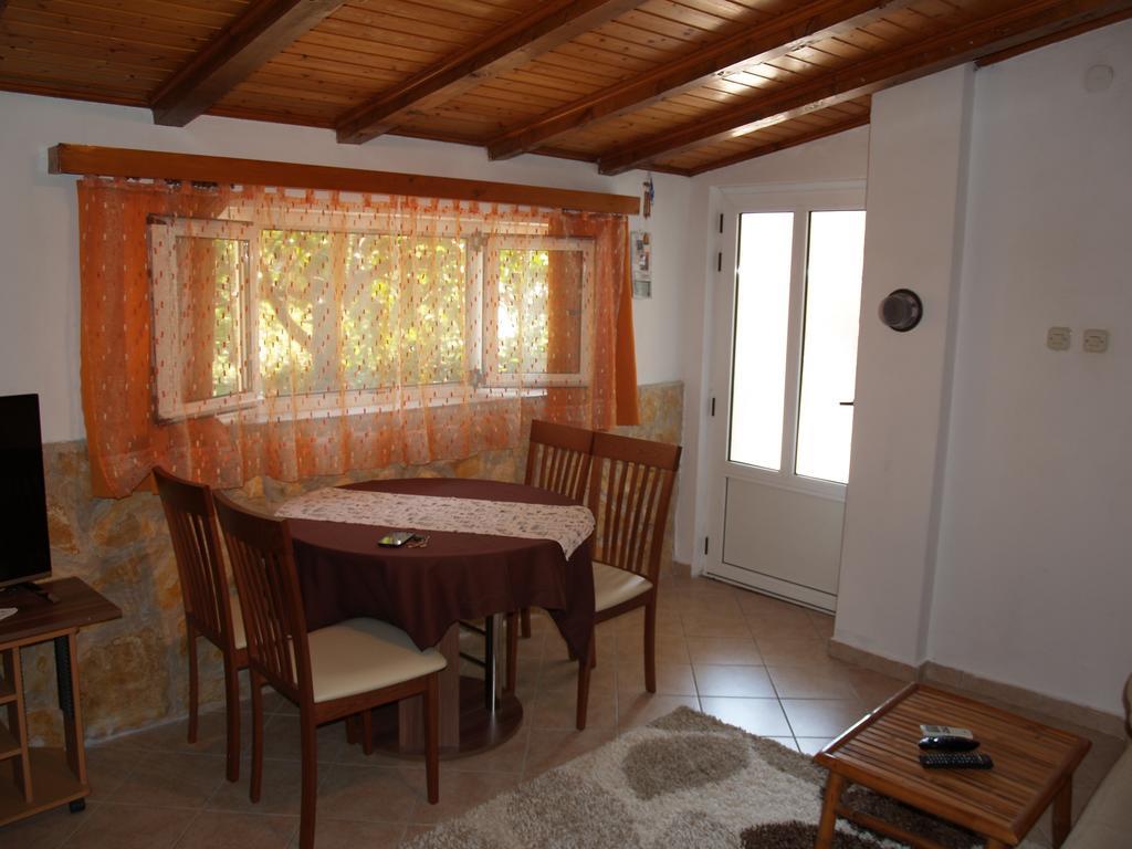 Apartments Pharia Jelsa  Zimmer foto